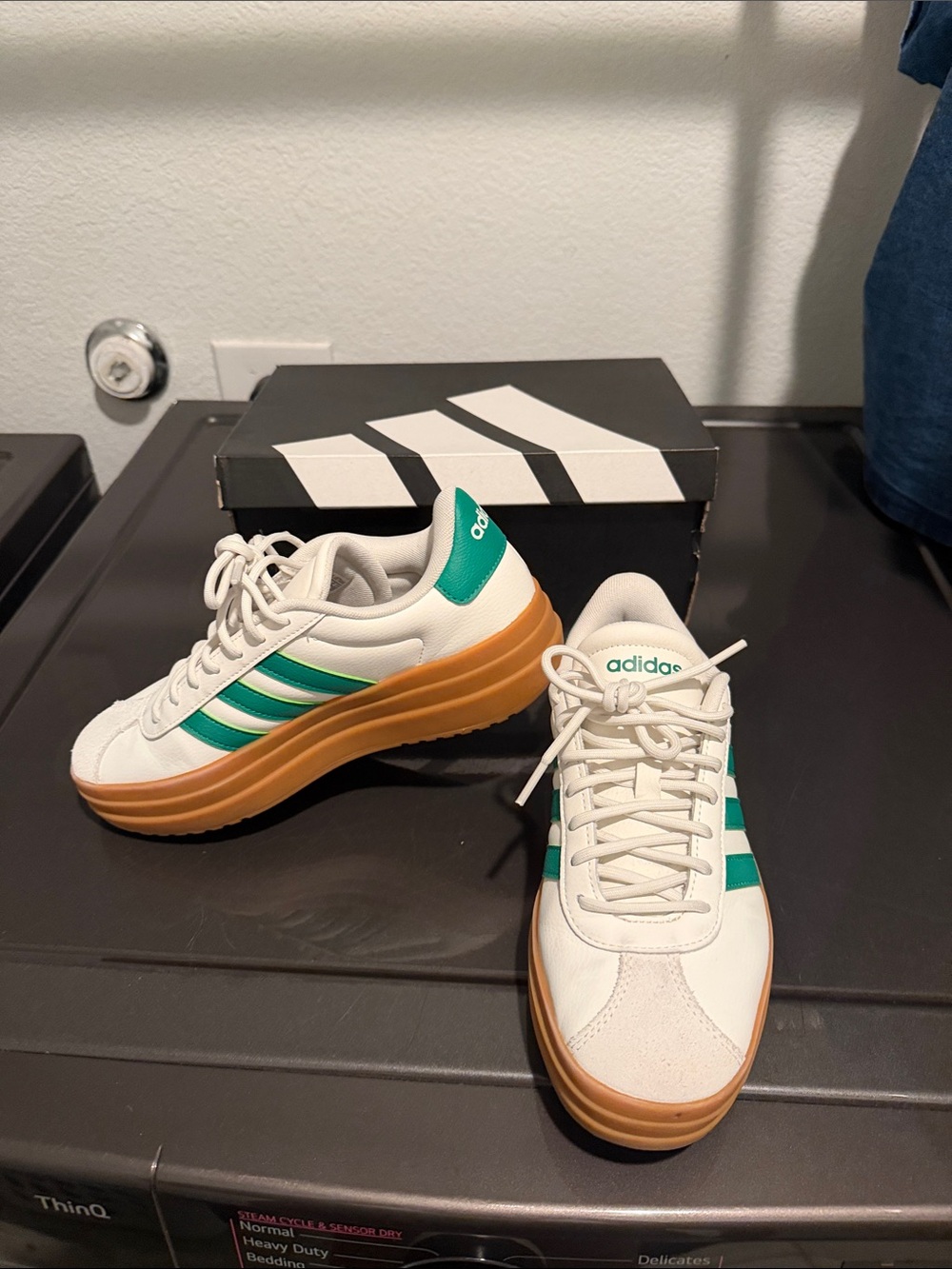 adidas Women White & Teal Platform Gum-Sole Sneakers